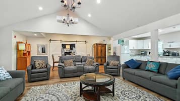 Desk, blackout curtains, free WiFi