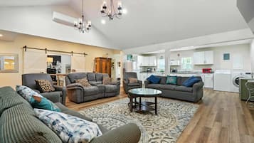 Desk, blackout curtains, free WiFi