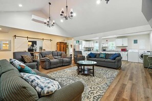 Familien-Ferienhütte, 4 Schlafzimmer, Küche, Blick auf die Anlage