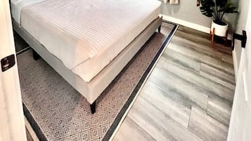 1 bedroom, desk, iron/ironing board, WiFi