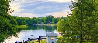 Lake VibeZ: 5BR Pocono Lakefront, Private Dock, Kayaks, Boats, Golf & Ski Access