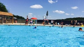 Piscine extérieure, piscine chauffée