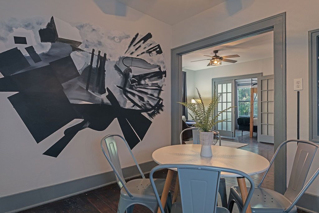 2BR Lower Westheimer Dream 04! Walkable Montrose