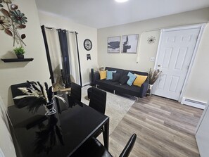 Smart TV - Beautiful 2-bedroom apartment in Rahway, close to Newark Airport and NYC trains. (Rahway)