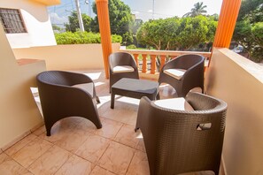 Terrace/patio - Luxury 5 Bedroom House 10 Mins From Airport (Colorado)