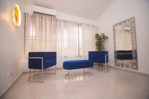 Interior - Luxury 5 Bedroom House 10 Mins From Airport (Colorado)