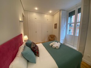 2 chambres, fer et planche à repasser, accès Internet, draps fournis