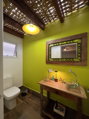 Dusche, Haartrockner, Bidet, Handtücher