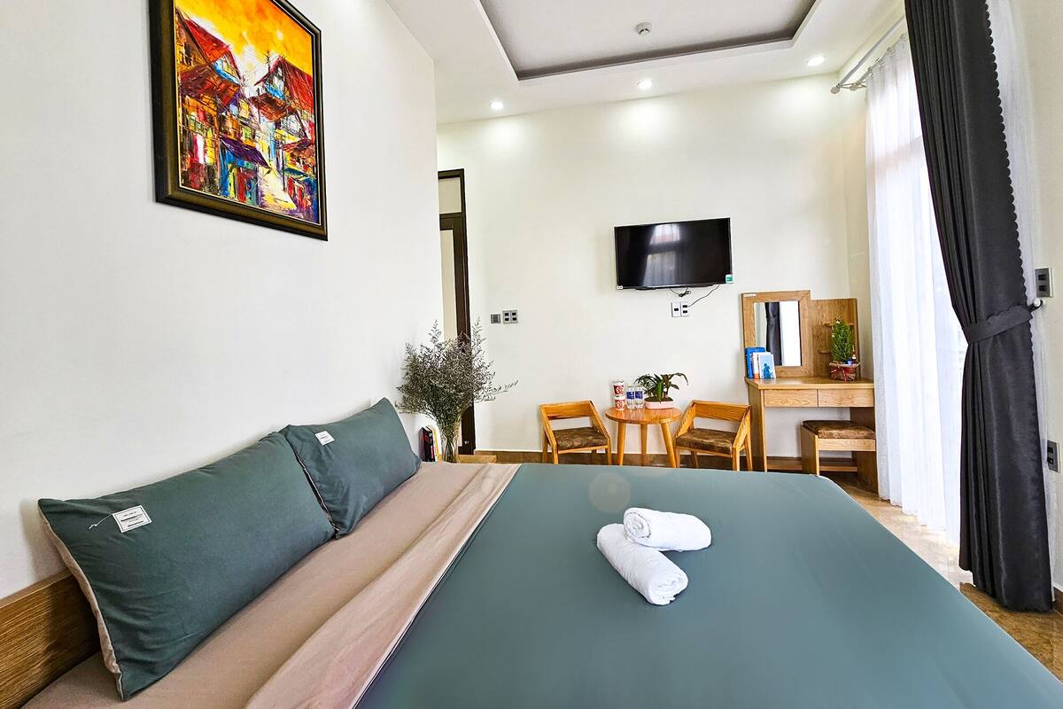 Deluxe Double Room | Premium bedding, individually furnished, desk, laptop workspace