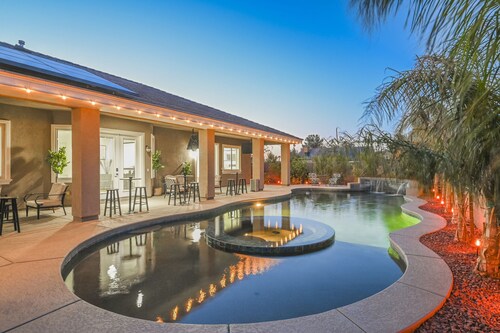 Gated retreat- 4 miles to STRIP! Sleeps 30! Free hot tub! Massive lot!