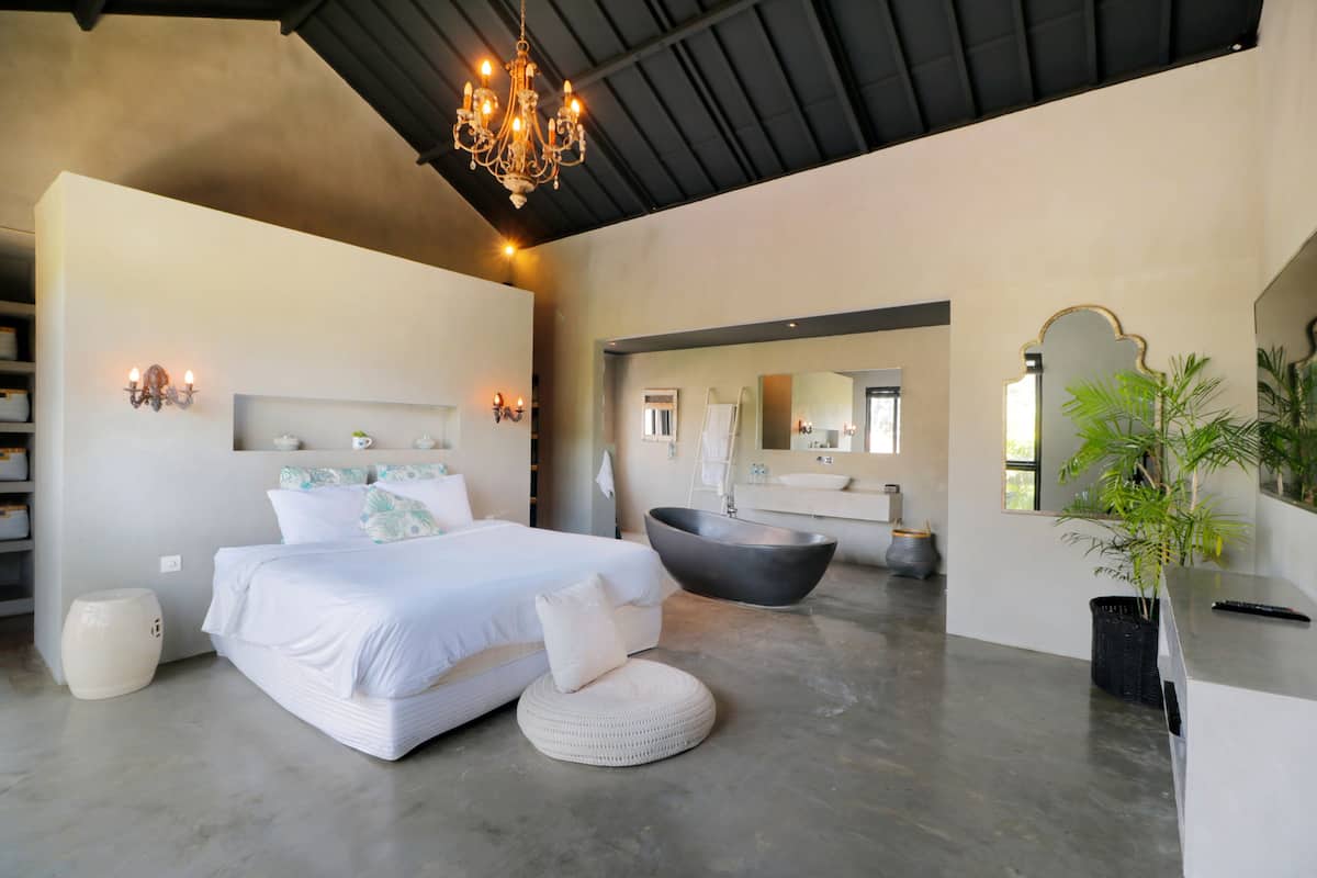 3 bedrooms, rollaway beds, bed sheets
