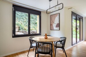 Dining - Classy Hirslanden 1BR w/ Private Garden, Storage & W/D, by Blueground (Zurich)