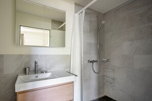 Hårføner og håndklær