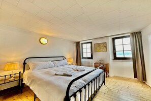 1 多间卧室、熨斗/熨衣板、免费 WiFi、床单