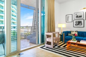 Apartment - Chasing Waves - Penthouse With Private Hot tub (Miami Beach)