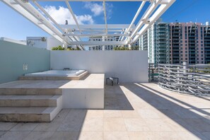 Apartment - Chasing Waves - Penthouse With Private Hot tub (Miami Beach)