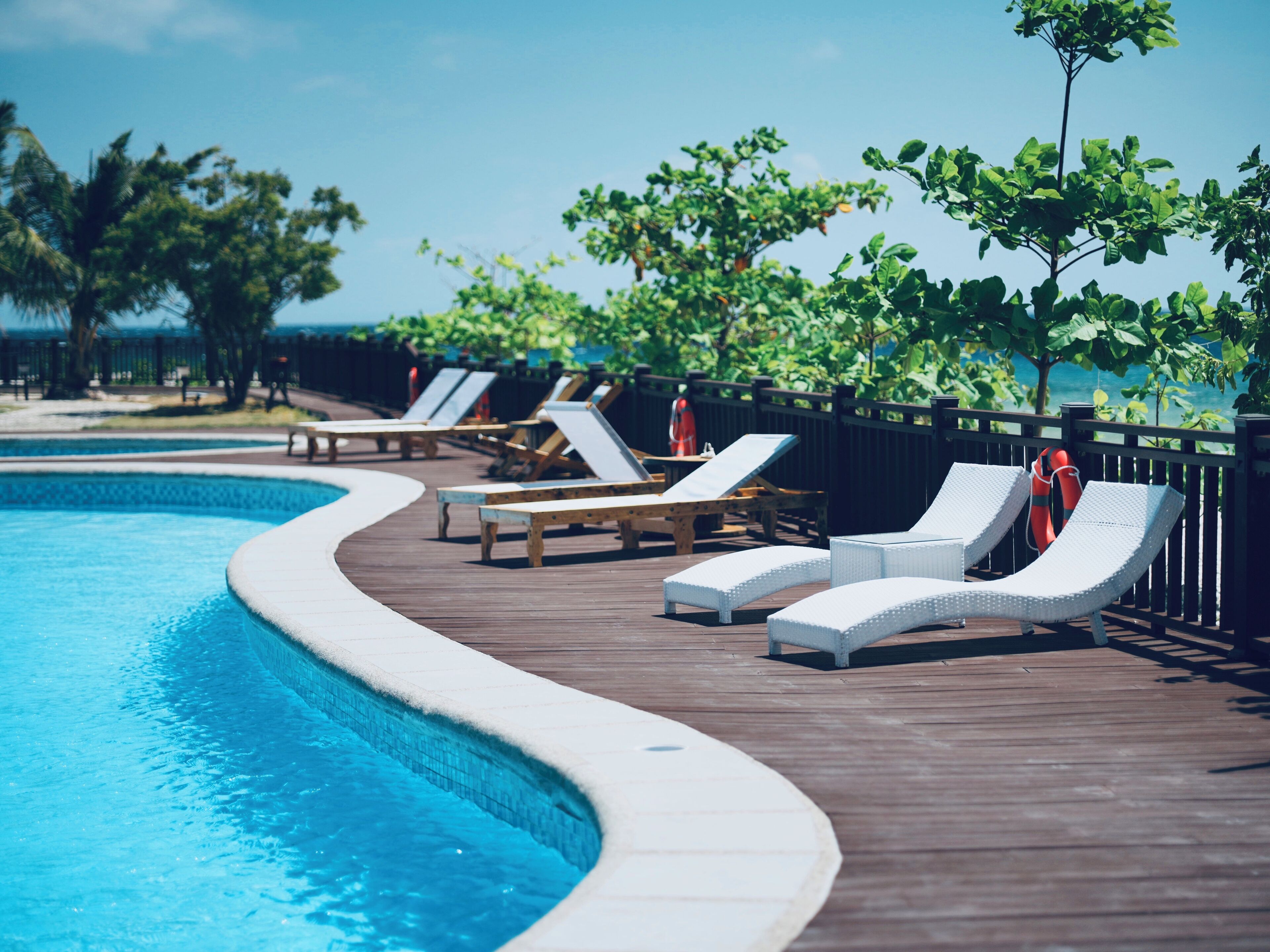 2 piscinas al aire libre, sillones reclinables de piscina