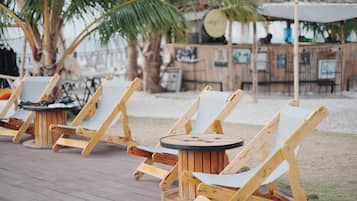 2 bar/dinlenme salonu