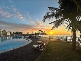 2 outdoor pools, sun loungers