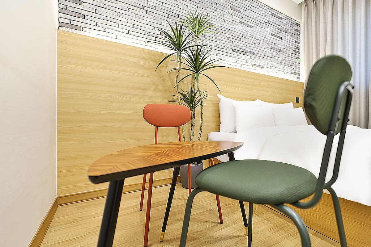 Deluxe Room | Premium bedding, memory foam beds, desk, laptop workspace