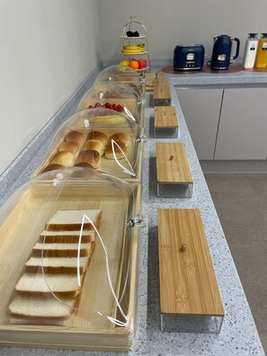 Desayuno autoservicio gratuito y diario