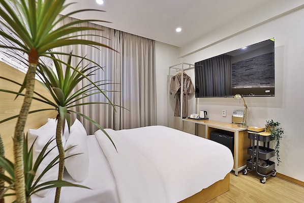 Deluxe Room | Premium bedding, memory foam beds, desk, laptop workspace