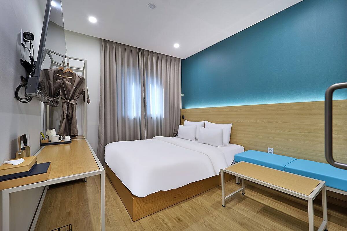 Standard Double Room | Premium bedding, memory foam beds, desk, laptop workspace