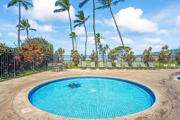 A heated pool - Magnificent ocean-view condo with golf, pool, balcony, & grilling area (Kihei)