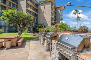 Outdoor dining - Magnificent ocean-view condo with golf, pool, balcony, & grilling area (Kihei)