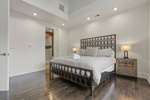 3 bedrooms, iron/ironing board, travel cot, free WiFi - Franklin Manor-Columbus Downtown Luxury Estate. (Columbus)