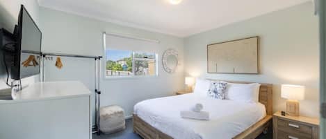 3 bedrooms, iron/ironing board, free WiFi, bed sheets