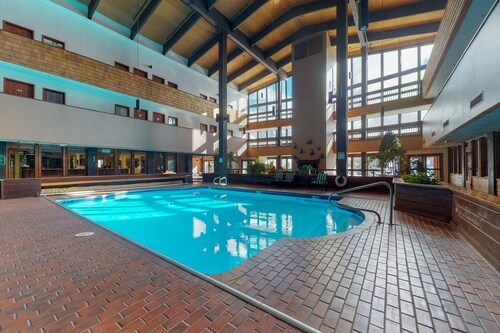 Top-floor south-side condo near lifts with mtn views, balcony, pool table, W/D