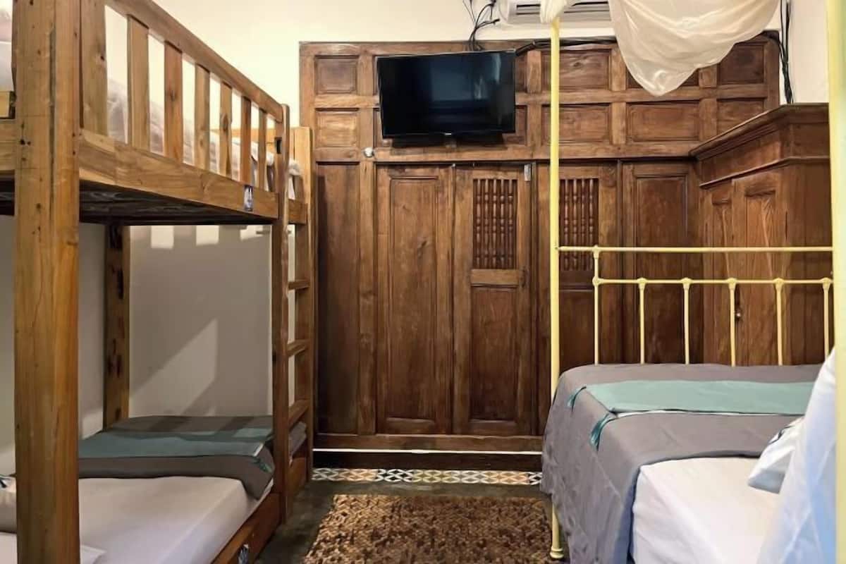 Free WiFi, bed sheets