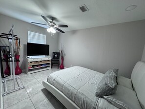 3 bedrooms, iron/ironing board, WiFi, bed sheets