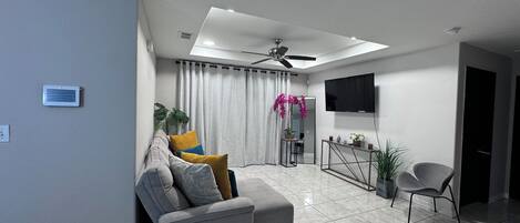 Smart TV, video games