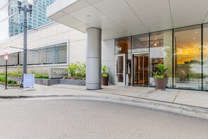 Exterior detail - Upscale Streeterville Jr 1BR w/ Gym, nr Magnificent Mile, by Blueground (Chicago)