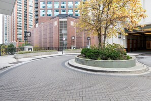 Exterior - Upscale Streeterville Jr 1BR w/ Gym, nr Magnificent Mile, by Blueground (Chicago)