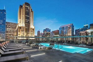 Pool - Upscale Streeterville Jr 1BR w/ Gym, nr Magnificent Mile, by Blueground (Chicago)