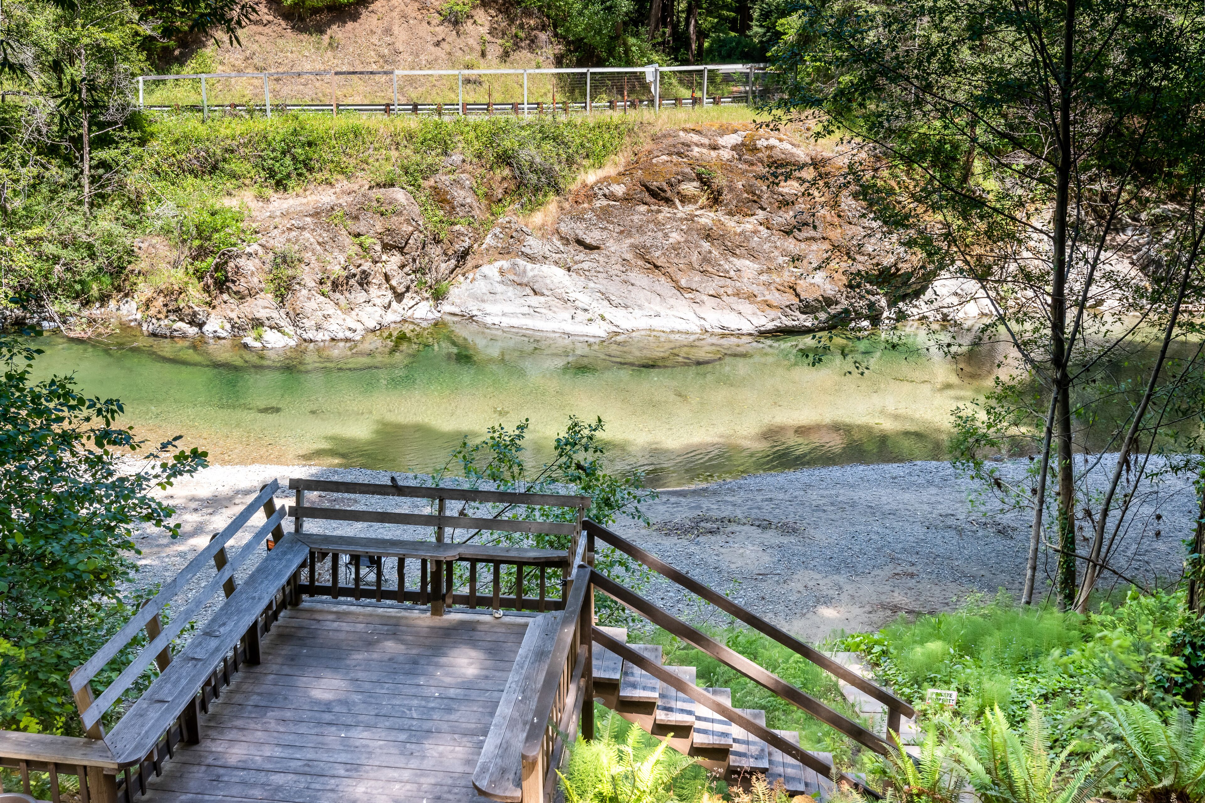 Creek-front Dreamwood cabin with deck, WiFi, wood-burning stove & private sauna