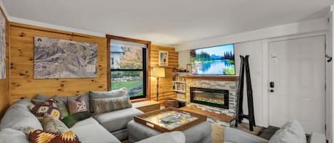 TV, peis og DVD-spiller