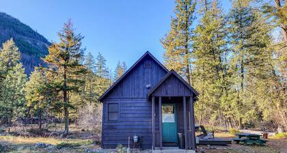 Creekside Bunkhouse on Early Winters Creek