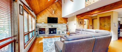 TV, fireplace, foosball, table tennis