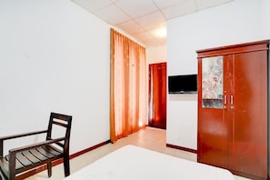 Deluxe Single Room | Free WiFi, bed sheets