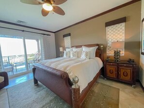 3 slaapkamers, een strijkplank/strijkijzer, wifi, beddengoed