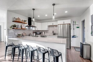 Fridge, microwave, oven, stovetop - Sunny Scottsdale Stay | Pool, Dogs Welcome & Hikes Nearby! (Scottsdale)