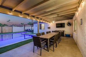 Outdoor dining - Desert Oasis with Private Pool - Summer stay in Old Town Scottsdale (Scottsdale)