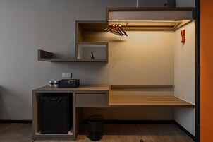 Deluxe Suite | Wardrobe