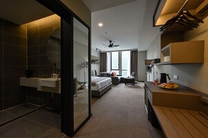 Business Suite | Select Comfort beds, individually furnished, desk, laptop workspace