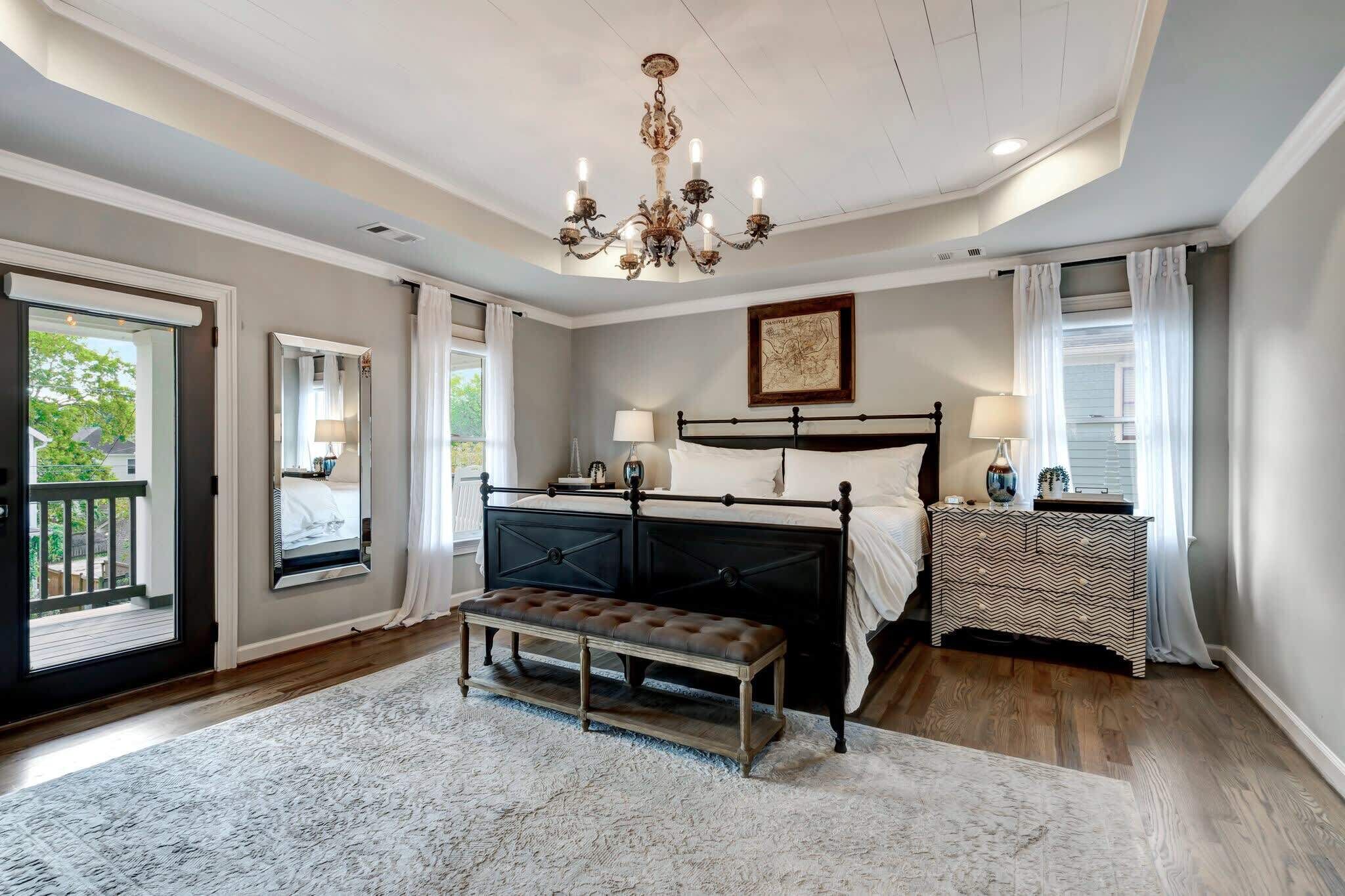 3 bedrooms, desk, iron/ironing board, travel cot