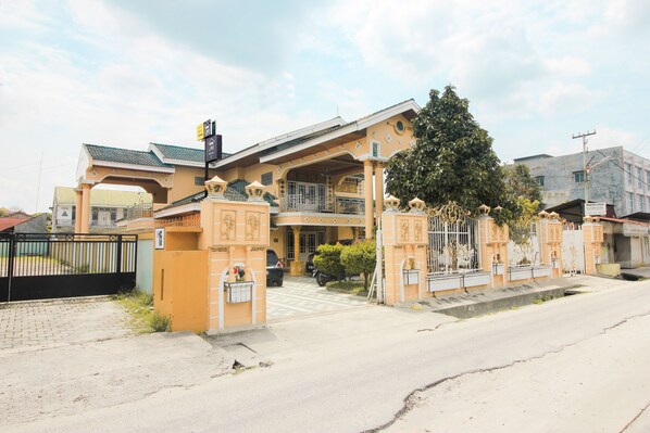 Front of property - OYO Life 2553 Kost Daya (Pekanbaru)